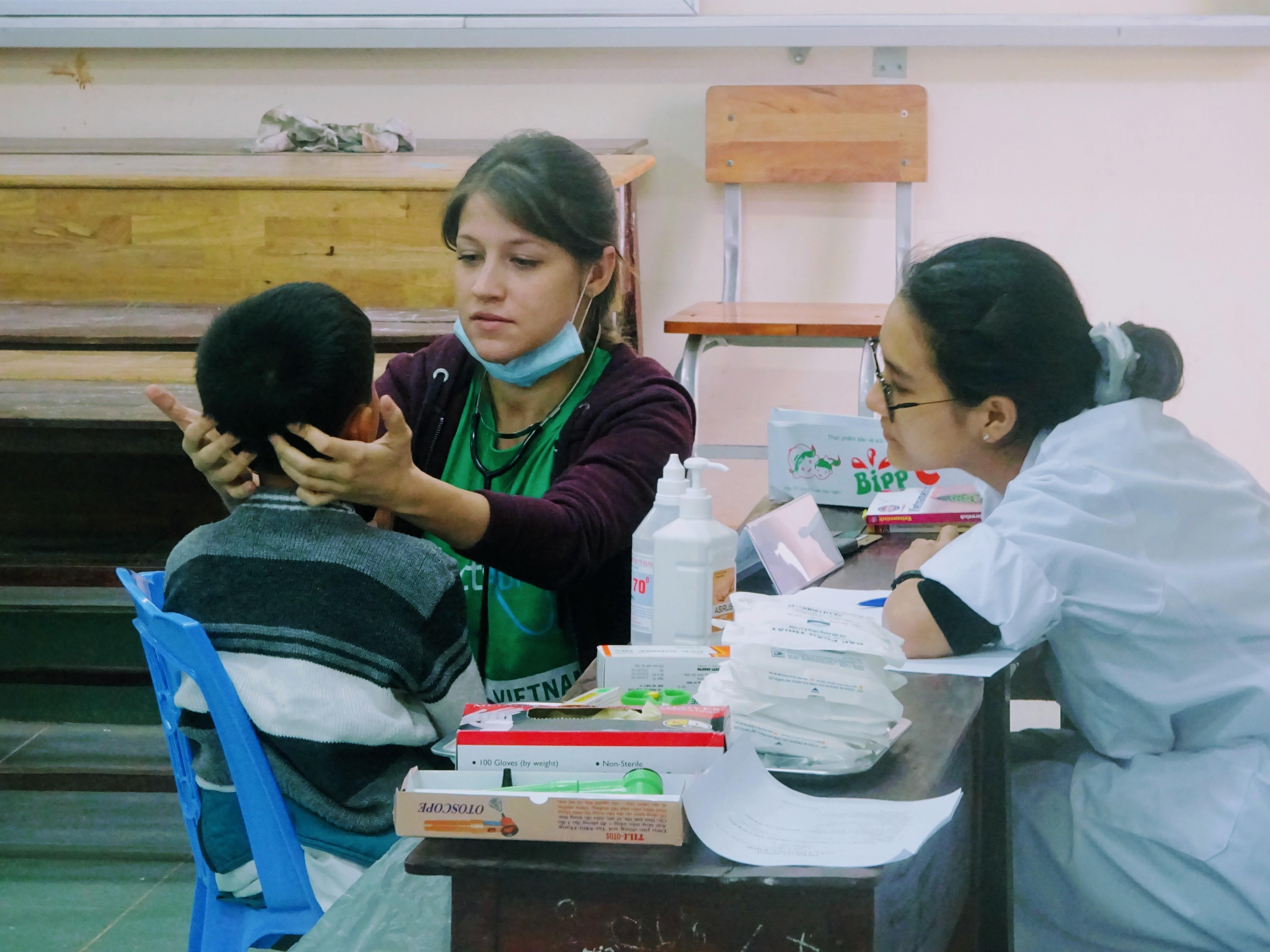 Projects Abroad intern performs a check up on a young local boy while on her medicine internship in Vietnam, Asia. A Projects Abroad intern in Asia performs a routine check up on a young local child as part of her Medicine internship in Vietnam.